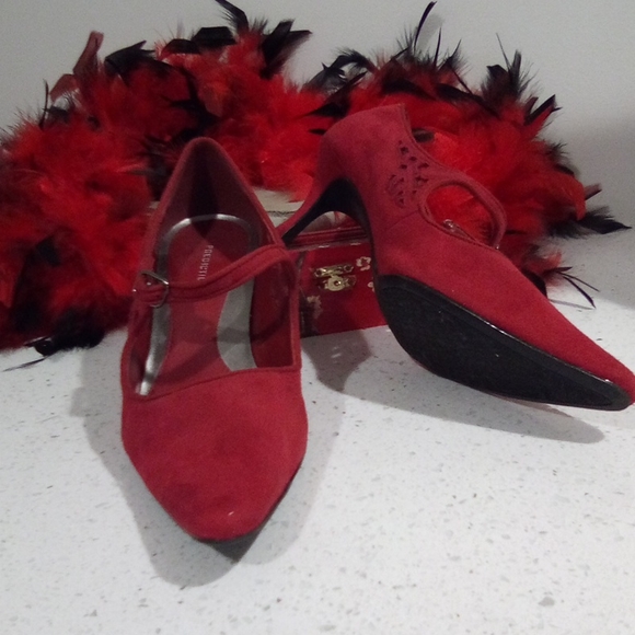 Predictions Lipstick Red Point Toe Kitten Heel Maryjanes - Picture 10 of 16